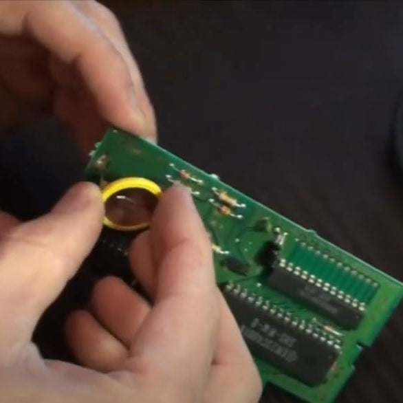 A Comprehensive Guide to Replacing CR2032 Game Cartridge Batteries with a Soldering Gun