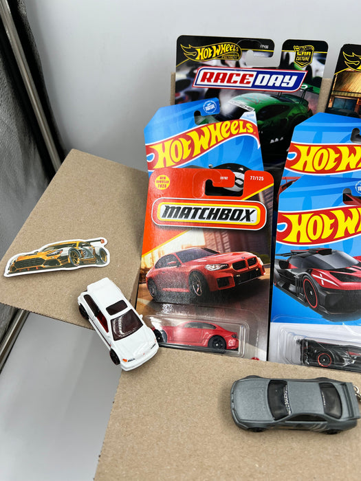 Planet n Toys Diecast Box 1:64 Assorted Collectible Hotwheels/Matchbox - for just $16.99! 