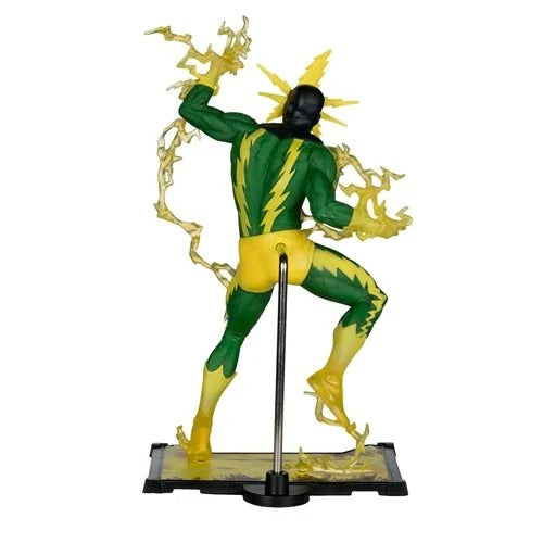Marvel Collection 1:10 Scale Posed Figure with Scene - Select Figure(s) - for just $37.80! 