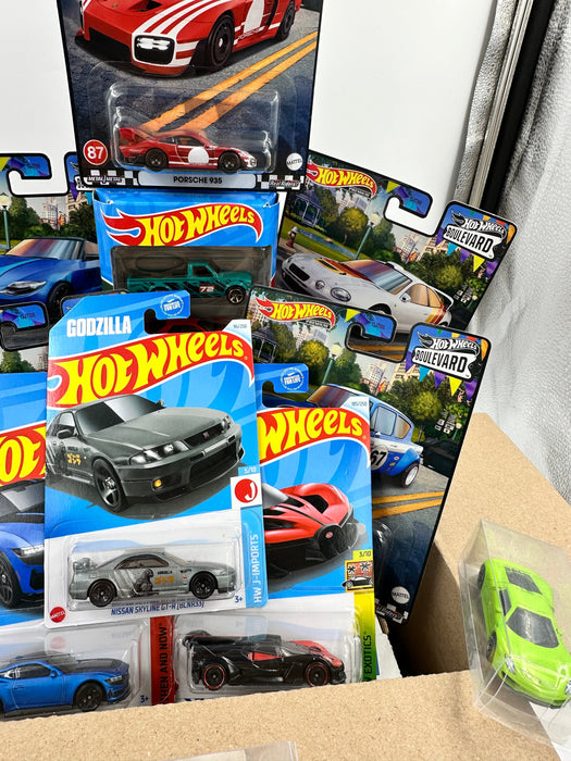 Planet n Toys Diecast Box 1:64 Assorted Collectible Hotwheels/Matchbox - for just $16.99! 