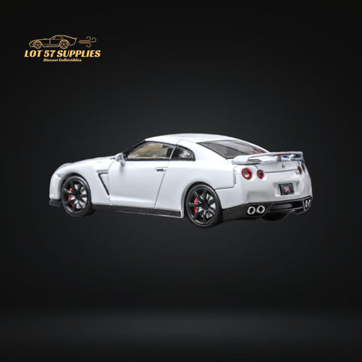 Focal Horizon Skyline GT-R R35 White With Openable Hood 1:64 - for just $34.99! 