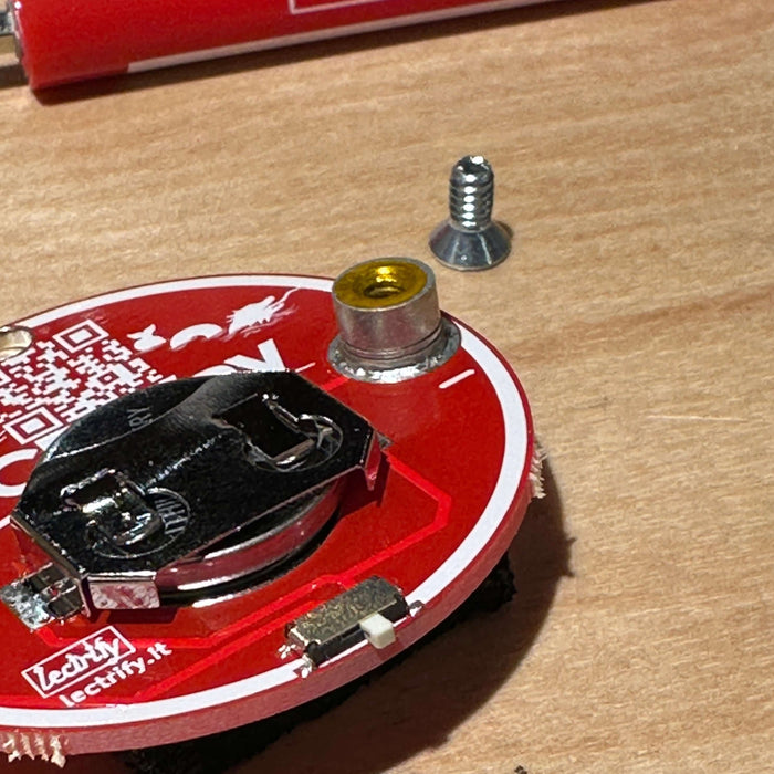 Make: Robot Transistor Flashlight Kit - Learn to Solder - for just $8! 