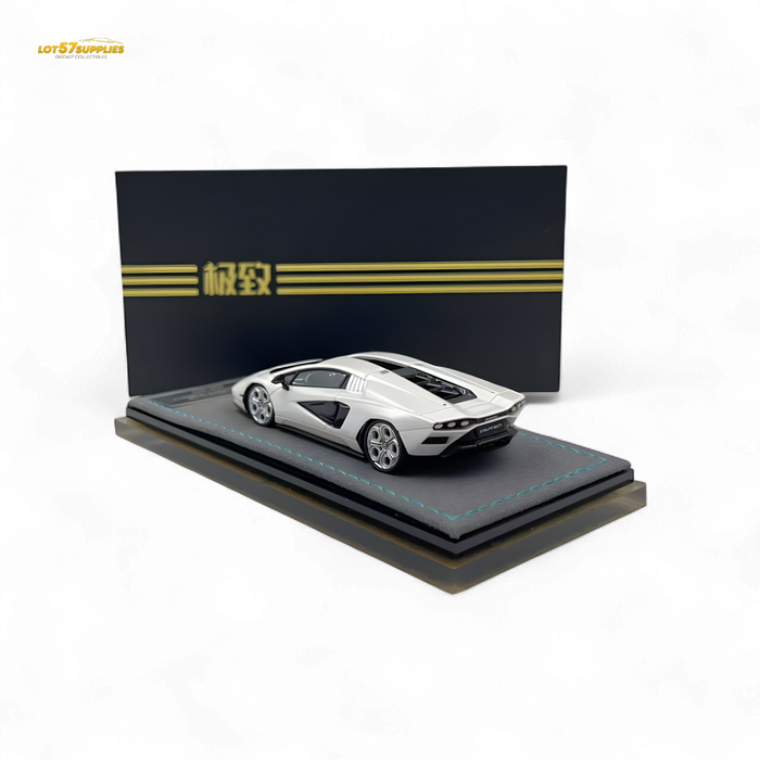 Extreme Club Lamborghini Countach LPI800-4 White 1:64 - for just $89.99! 