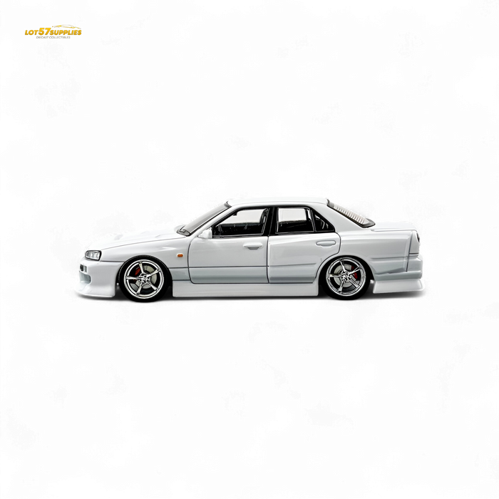 Mortal ER34 SKYLINE URAS Pearl White 1:64 - for just $39.99! 